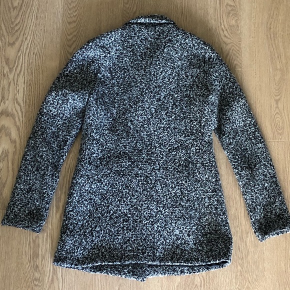 Button-up textured coat with pockets - Picture 4 of 7